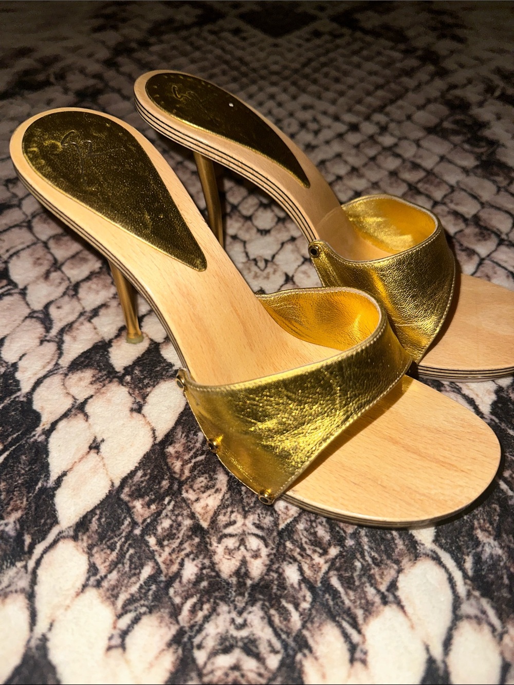 ⭐️ 🇮🇹 Giuseppe Zanotti Vintage Gold Metallic Stiletto Mules.
